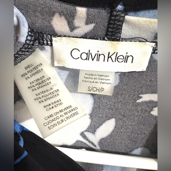 Calvin Klein Black Floral 3/4 Sleeve V Neck Top Size Small - Picture 3 of 3